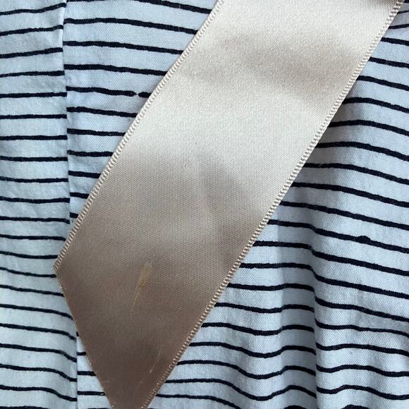 Gold satin ribbon bow hair clip, Dolls Kill glam balletcore girly coquette fairy - Picture 4 of 7